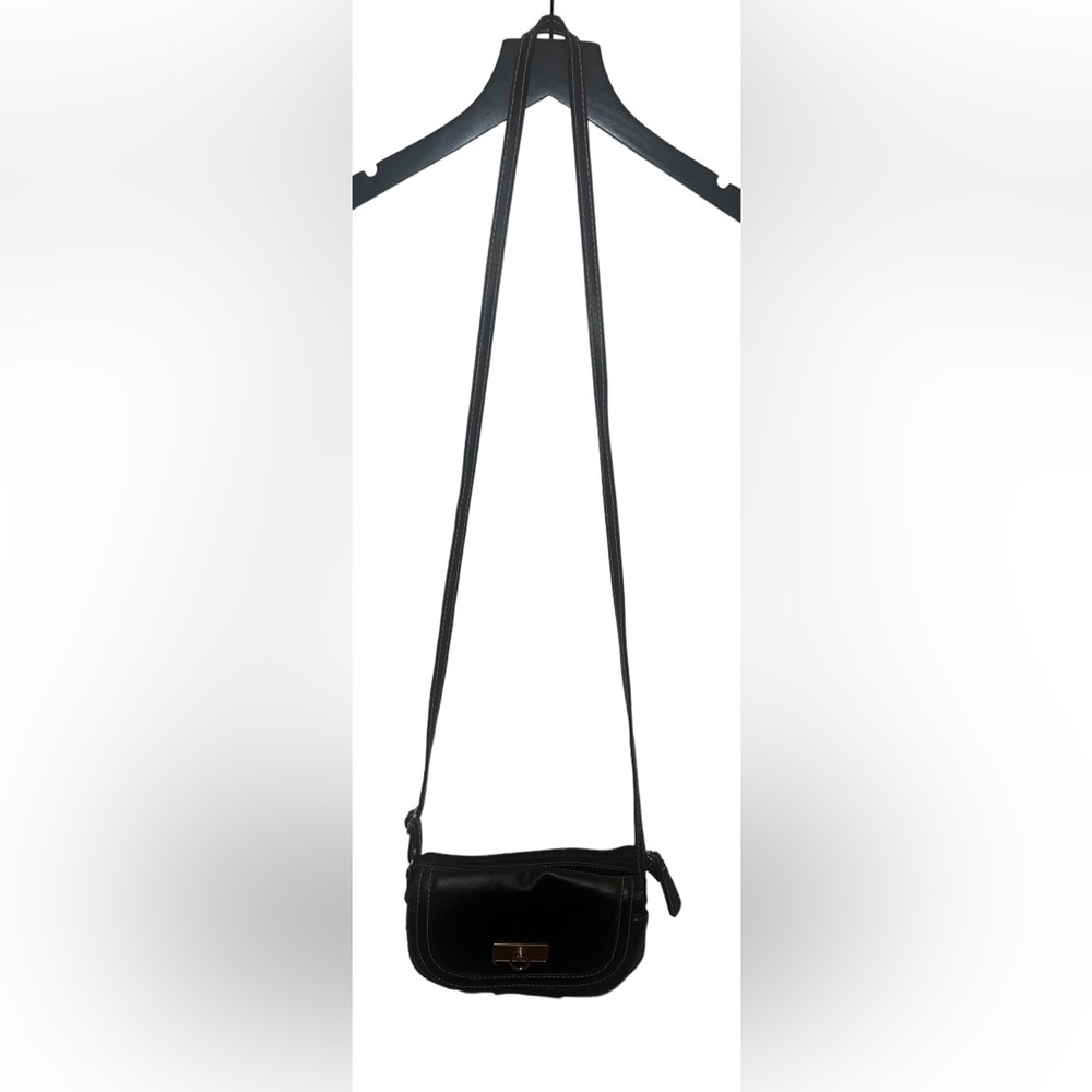 Women’s over the shoulder purse, black, gold hardware